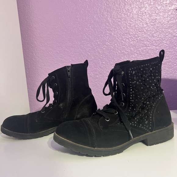 Black booties! - Picture 2 of 3